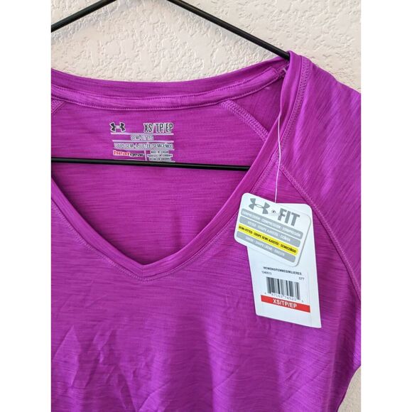 Under Armour Womens Sz XS Short Sleeve Semi Fitted T Shirt Purple NEW - Picture 2 of 3